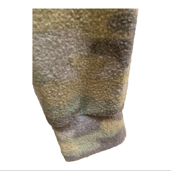 Gaze.  Camo Soft Crop Sweatshirt. Size Ladies Medium. - Picture 4 of 5